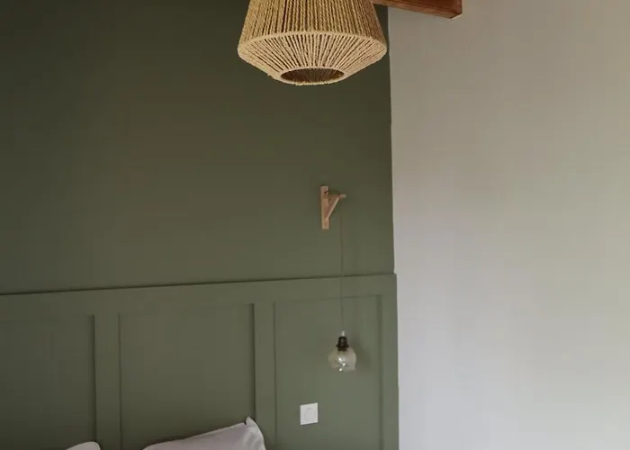 Des Pèlerins 8 Personnes - 10 Minutes Du Mt St Michel